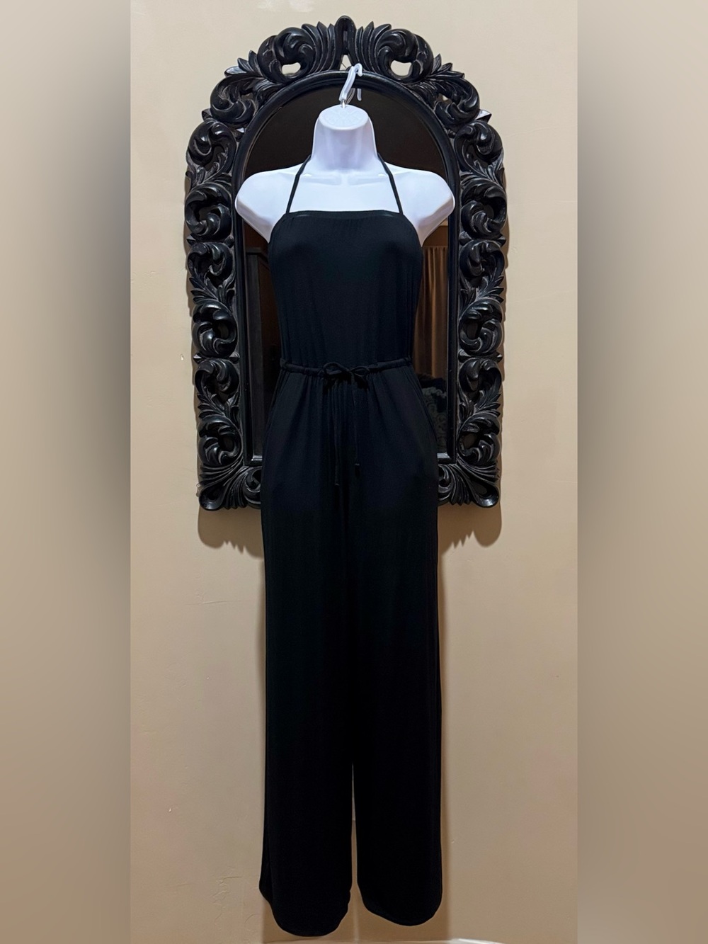 Robin Piccone
Thin Spaghetti Strap Halter Wide Leg Jumpsuit Black [S]